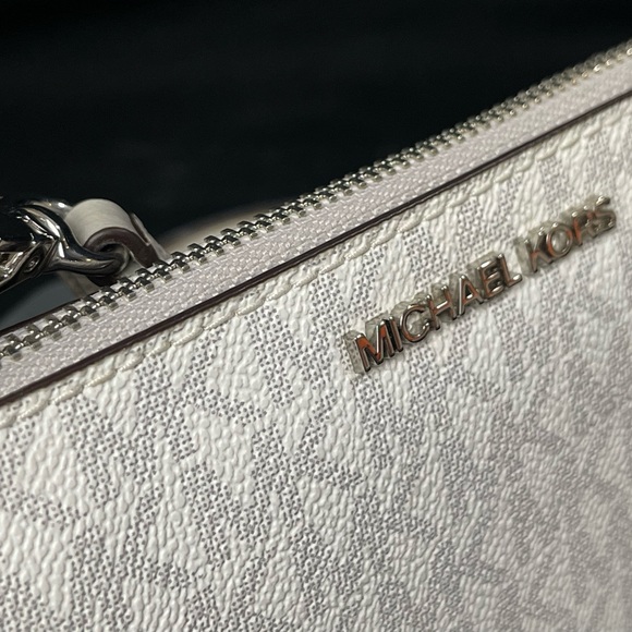 Michael Kors Wristlet Clutch - Picture 5 of 7